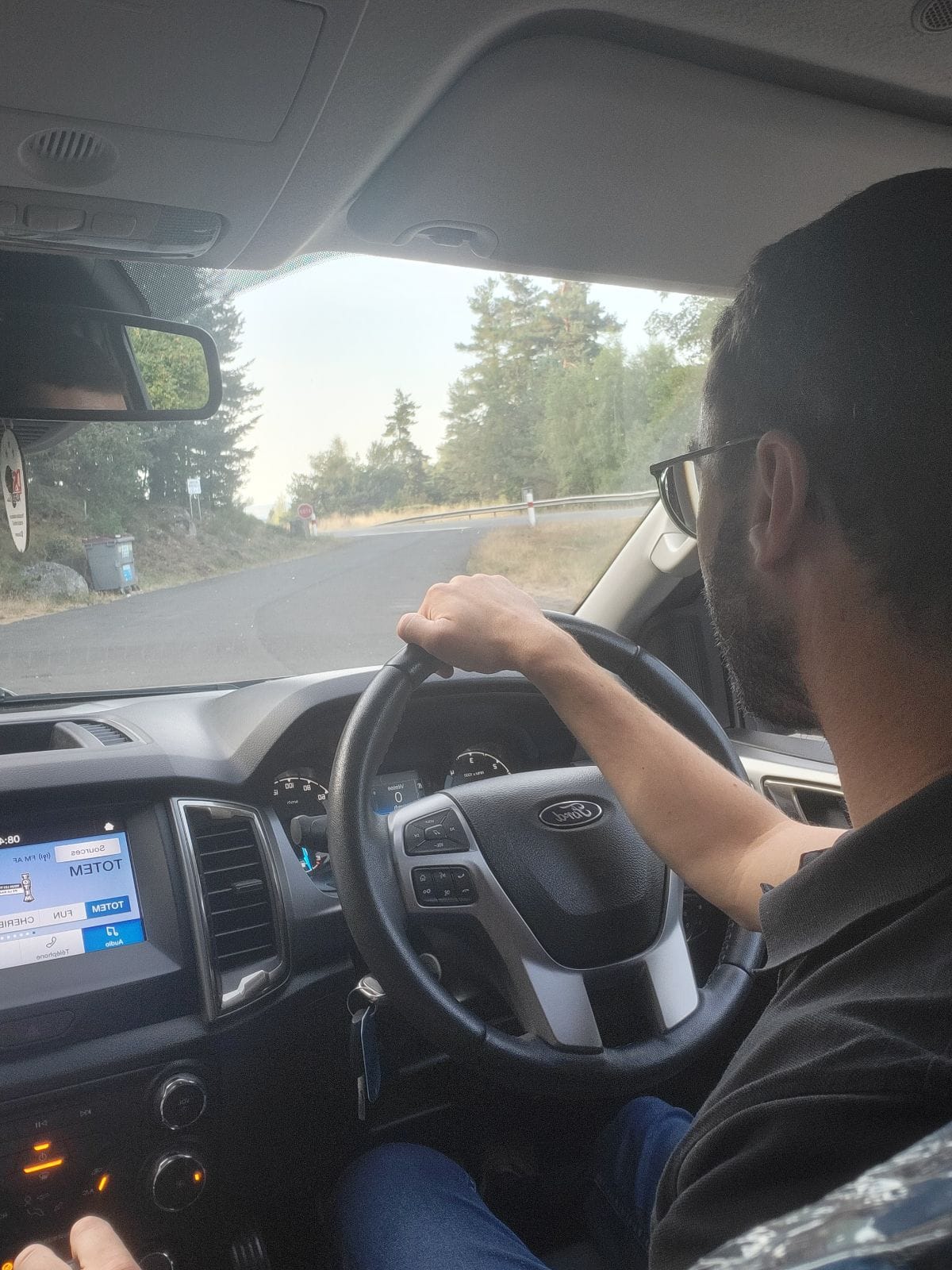 Transport de véhicules : tout savoir sur le convoyage voiture et le transport sur remorque